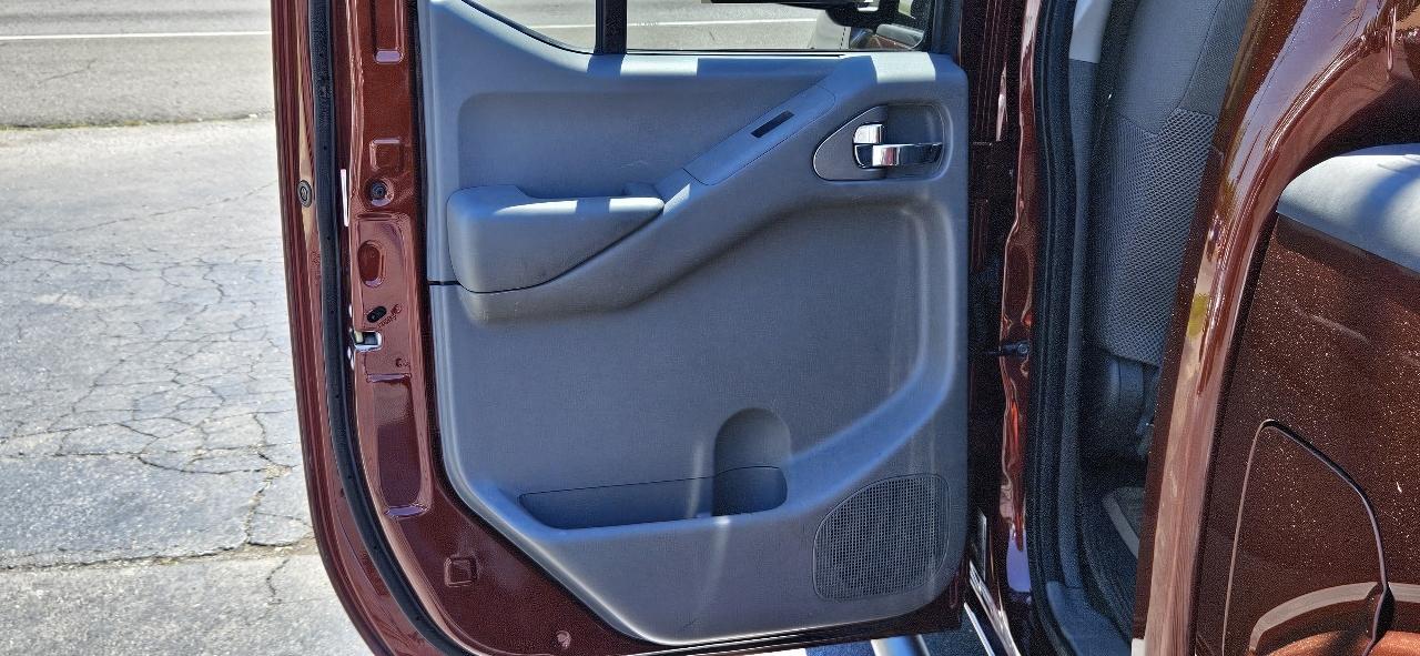 Nissan Frontier 2WD Crew Cab SWB Auto SV 2016