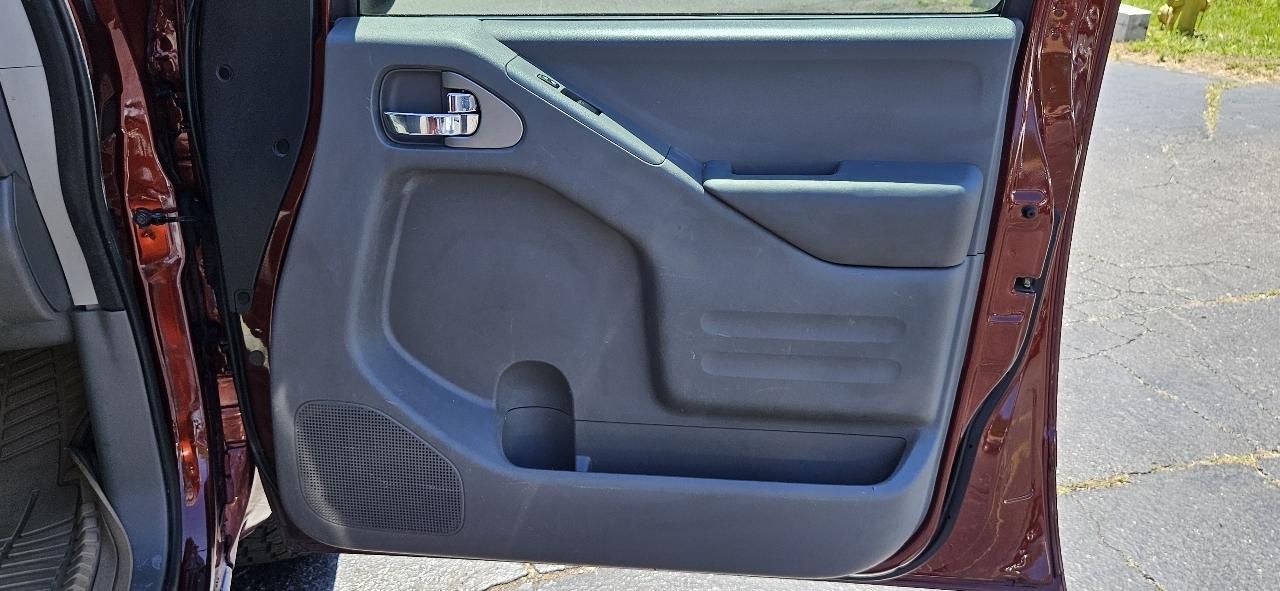 Nissan Frontier 2WD Crew Cab SWB Auto SV 2016