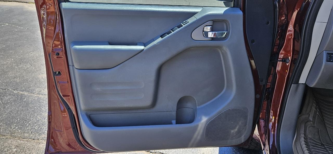 Nissan Frontier 2WD Crew Cab SWB Auto SV 2016