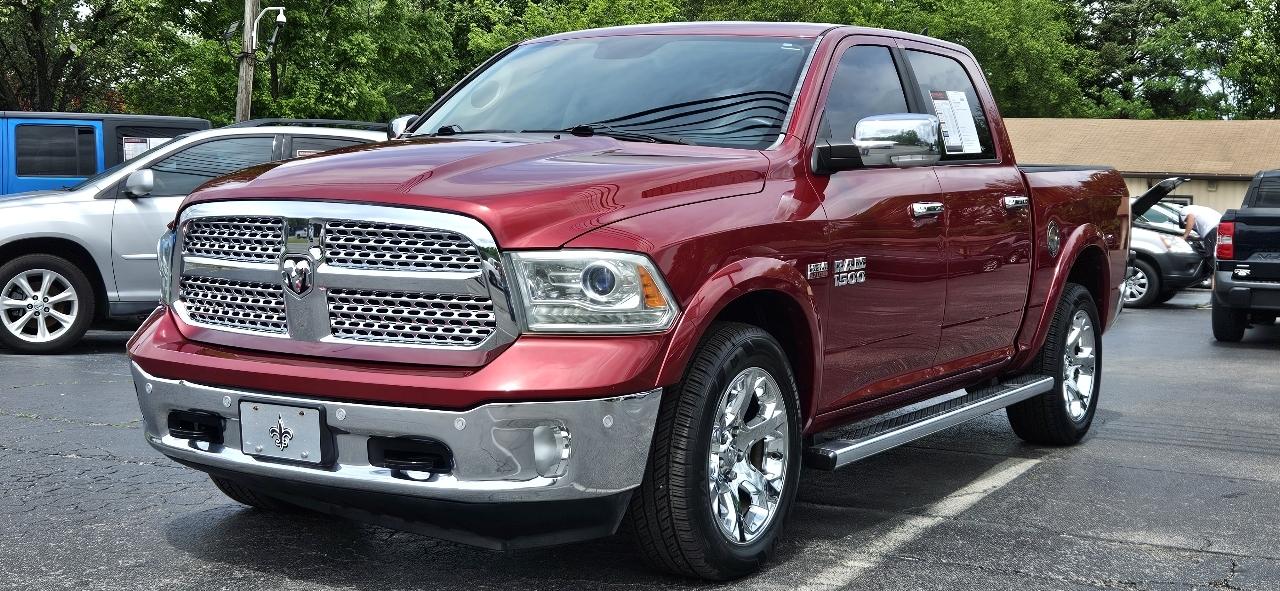 RAM 1500 4WD Crew Cab 140.5" Laramie 2015