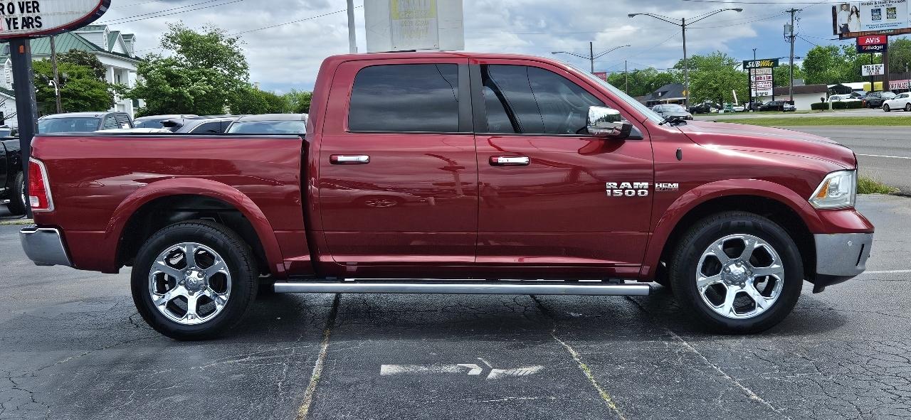 RAM 1500 4WD Crew Cab 140.5" Laramie 2015