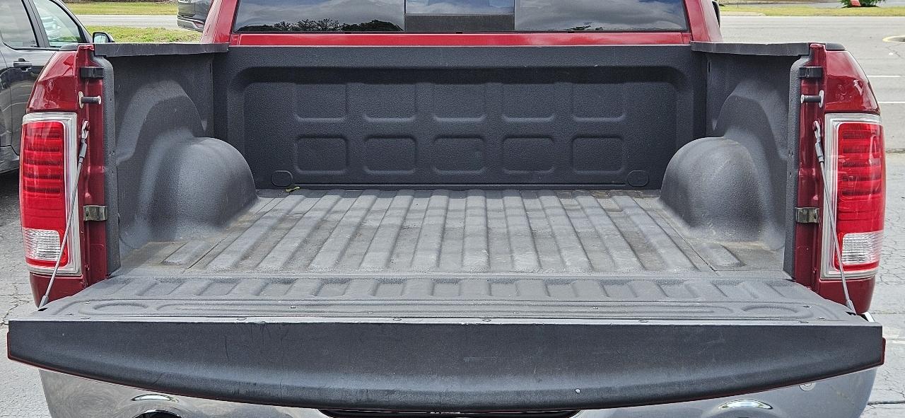 RAM 1500 4WD Crew Cab 140.5" Laramie 2015