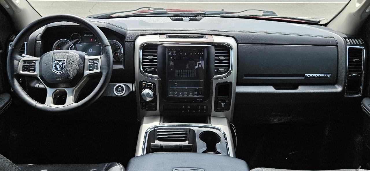 RAM 1500 4WD Crew Cab 140.5" Laramie 2015