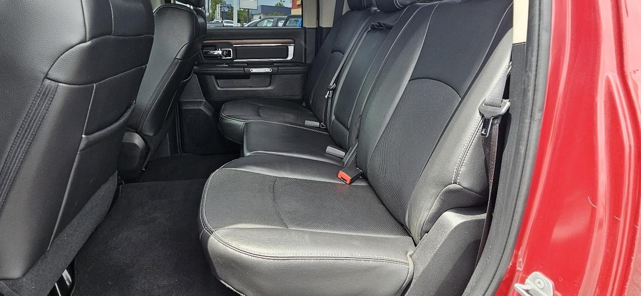 RAM 1500 4WD Crew Cab 140.5" Laramie 2015