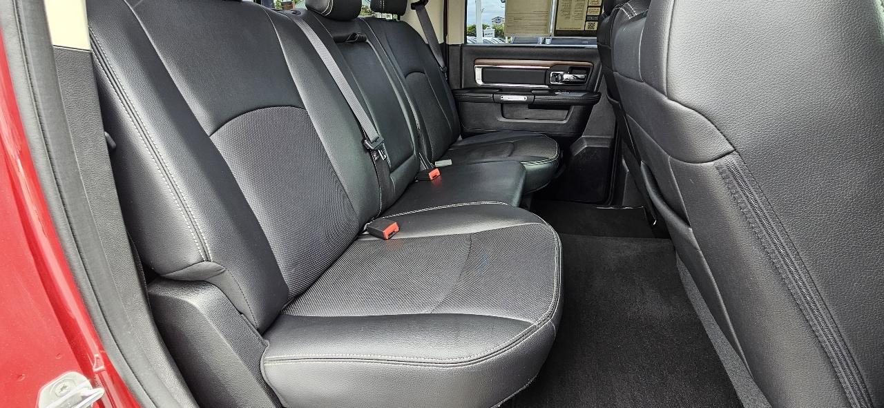 RAM 1500 4WD Crew Cab 140.5" Laramie 2015