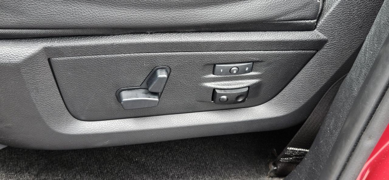 RAM 1500 4WD Crew Cab 140.5" Laramie 2015