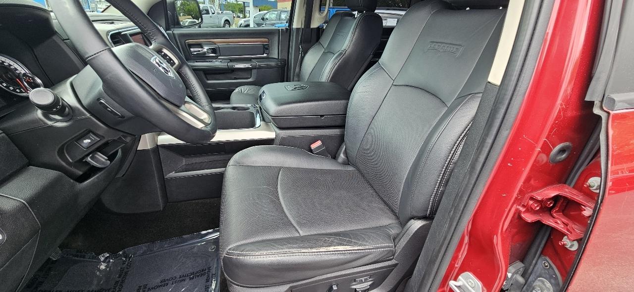 RAM 1500 4WD Crew Cab 140.5" Laramie 2015