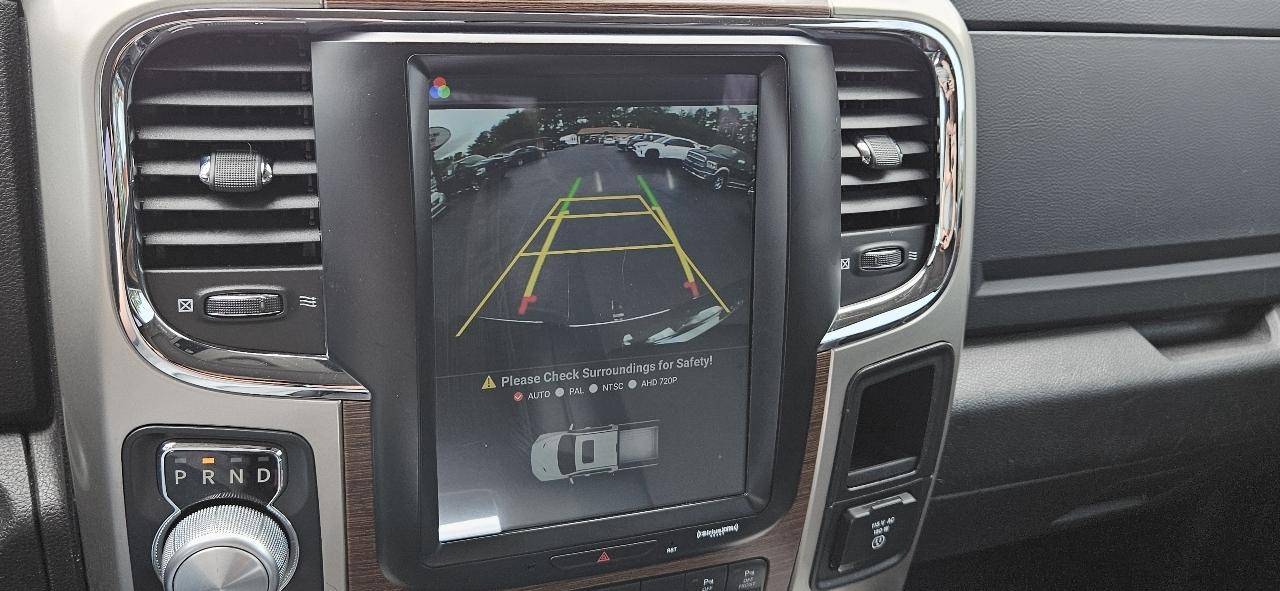RAM 1500 4WD Crew Cab 140.5" Laramie 2015