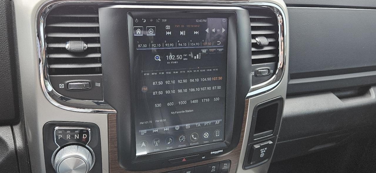 RAM 1500 4WD Crew Cab 140.5" Laramie 2015