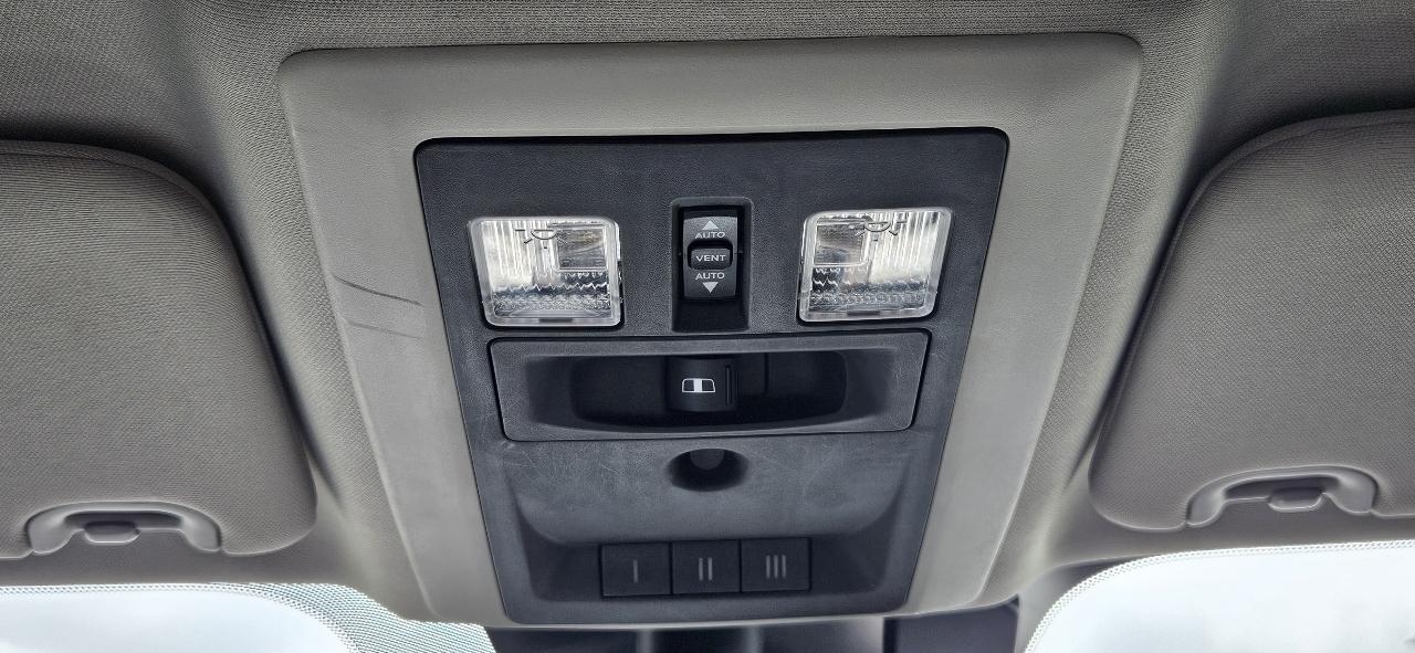 RAM 1500 4WD Crew Cab 140.5" Laramie 2015