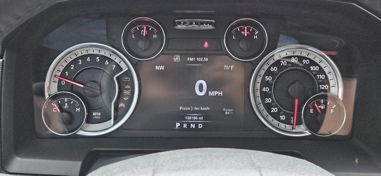 RAM 1500 4WD Crew Cab 140.5" Laramie 2015
