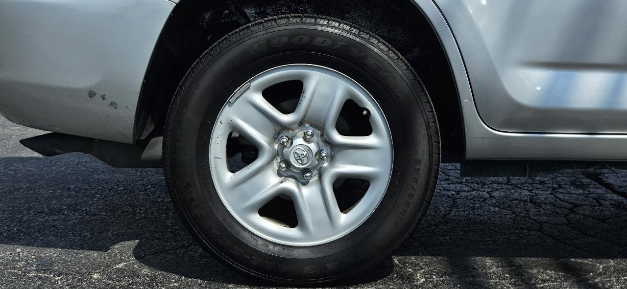 Toyota RAV4 4WD 4dr I4 (Natl) 2012