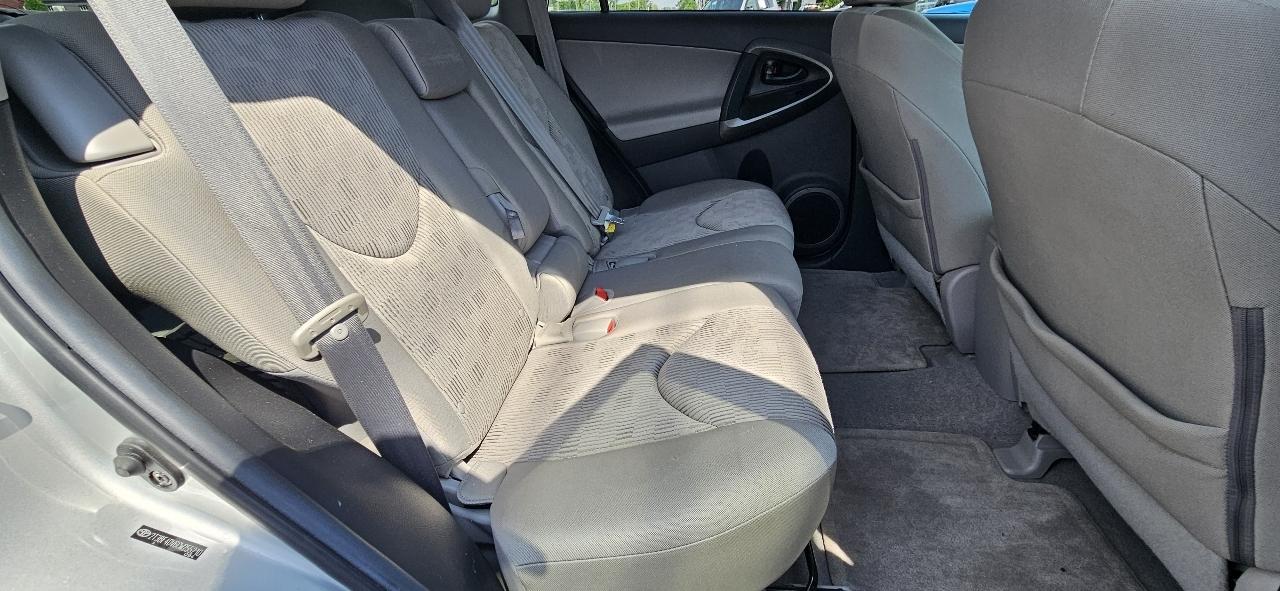 Toyota RAV4 4WD 4dr I4 (Natl) 2012