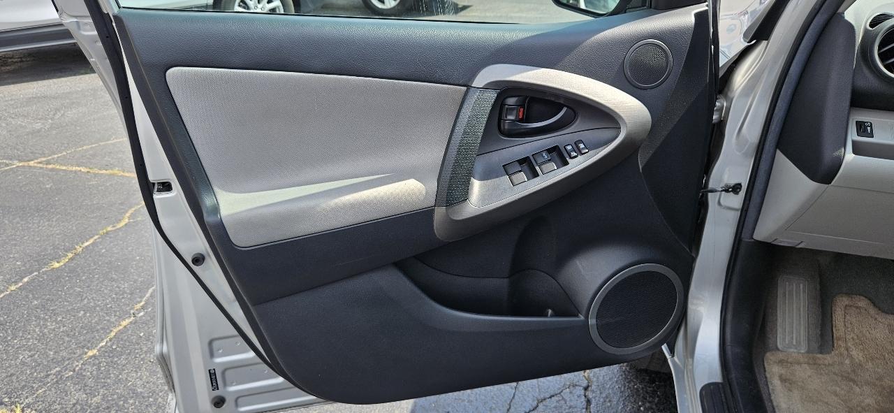 Toyota RAV4 4WD 4dr I4 (Natl) 2012