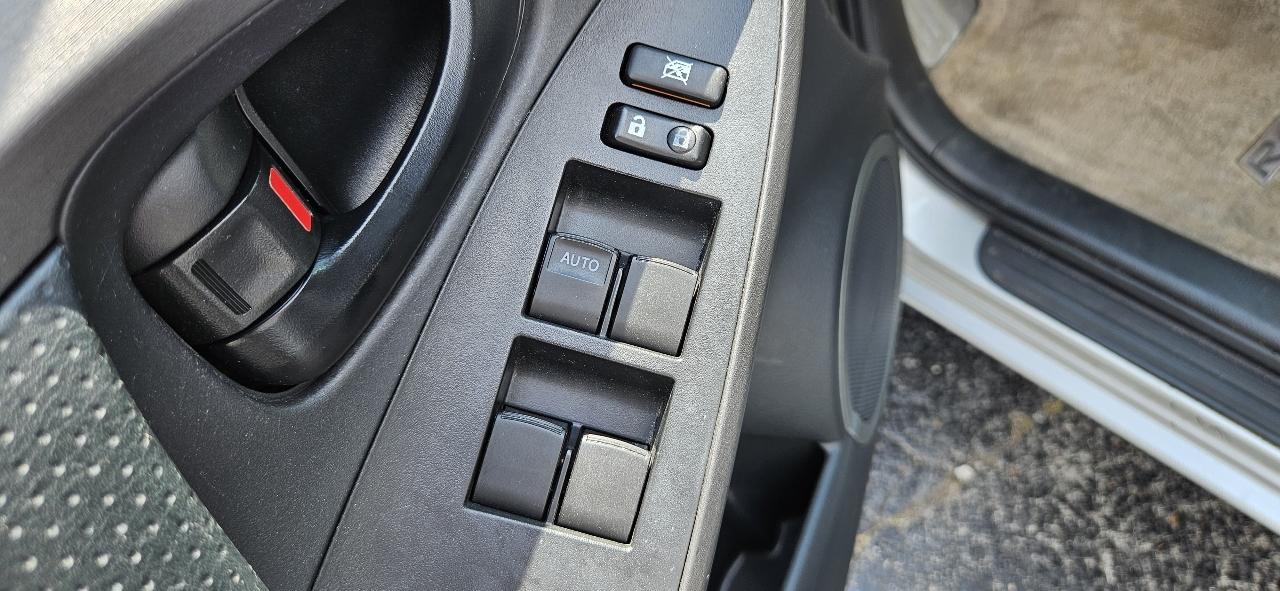 Toyota RAV4 4WD 4dr I4 (Natl) 2012