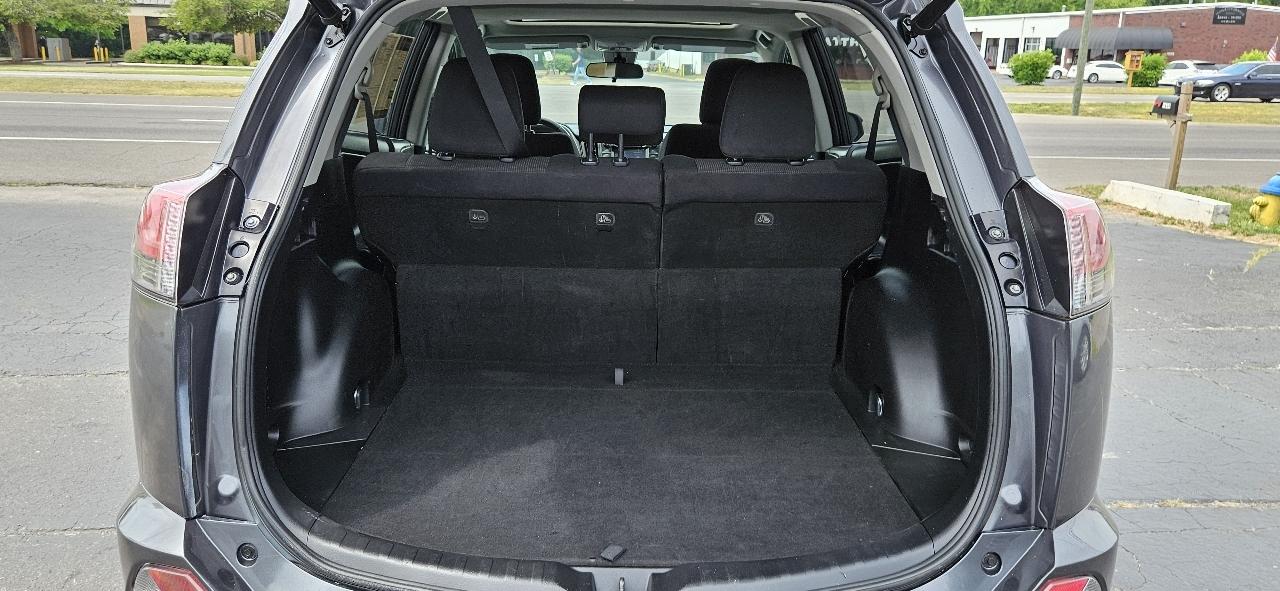 Toyota RAV4 XLE FWD (Natl) 2018