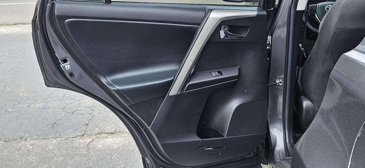 Toyota RAV4 XLE FWD (Natl) 2018