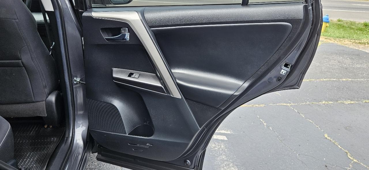 Toyota RAV4 XLE FWD (Natl) 2018