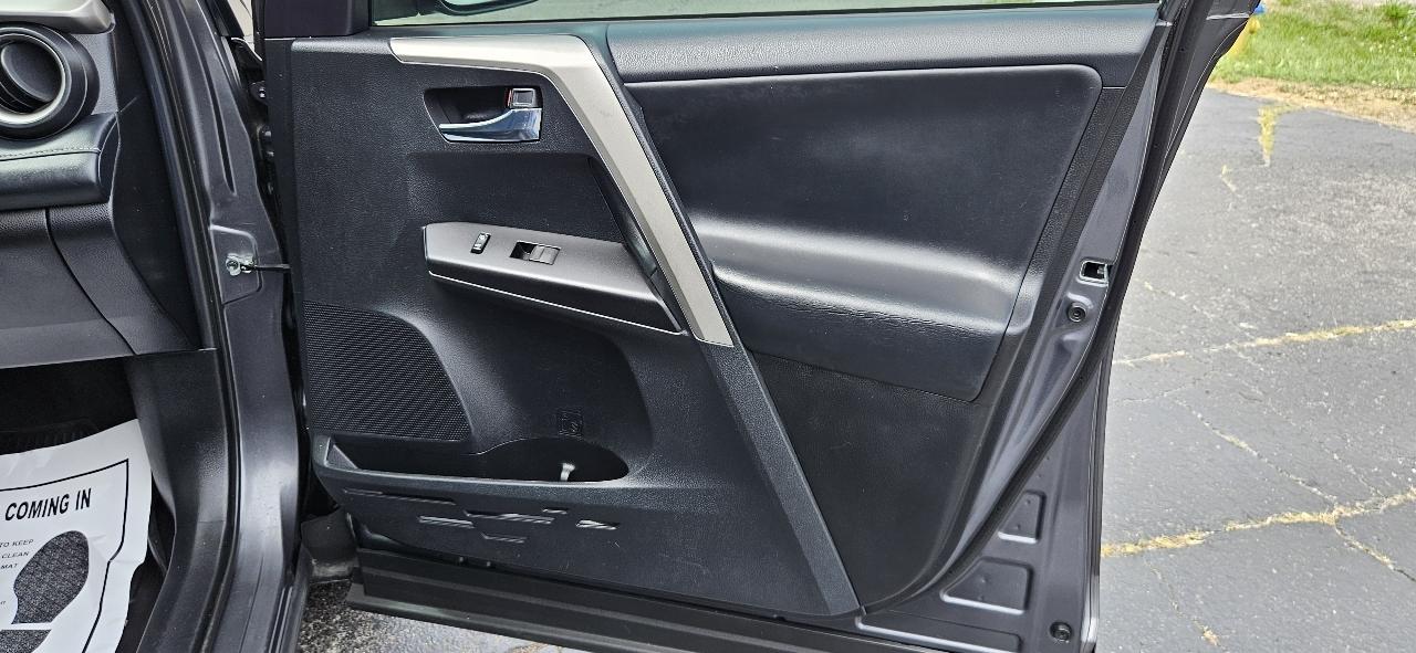 Toyota RAV4 XLE FWD (Natl) 2018