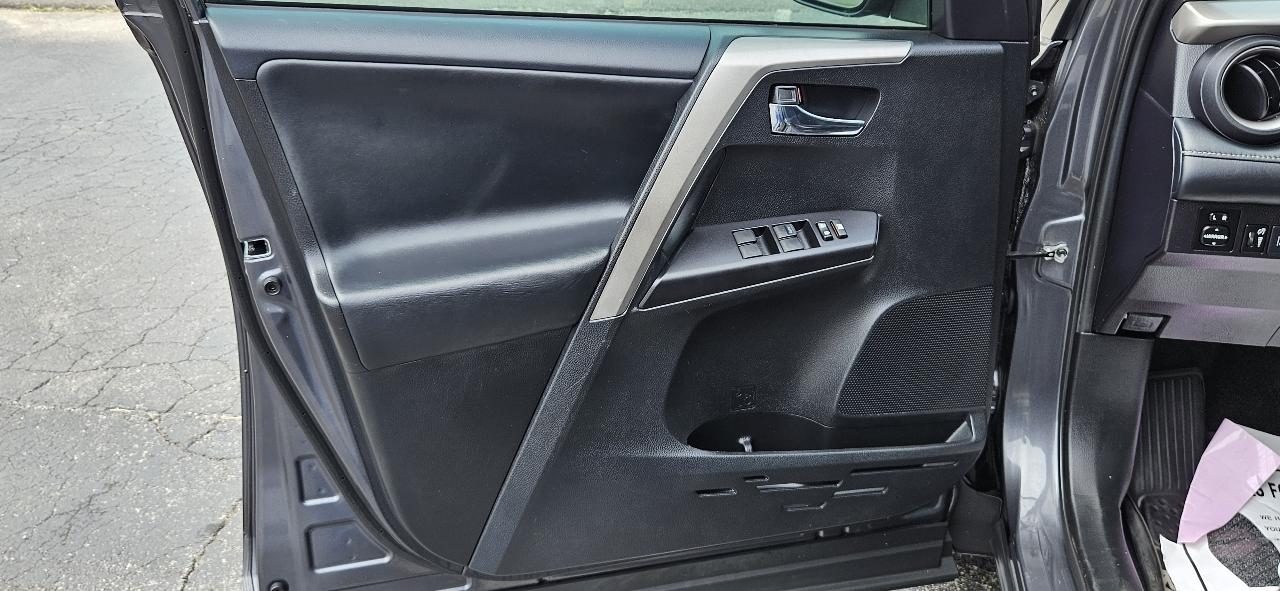 Toyota RAV4 XLE FWD (Natl) 2018