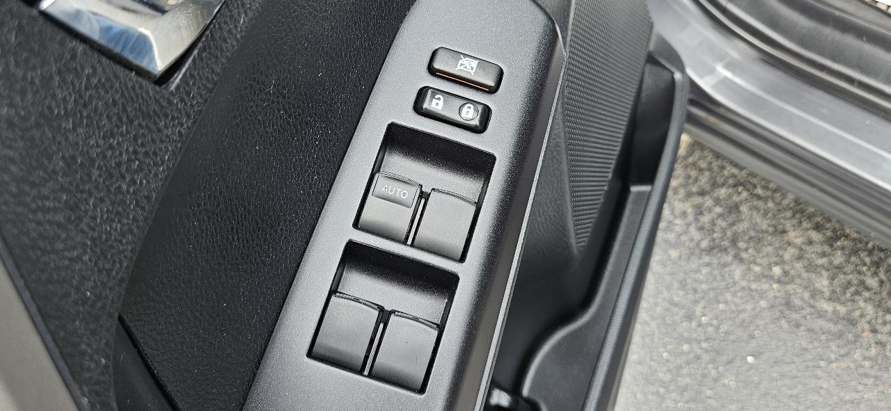Toyota RAV4 XLE FWD (Natl) 2018