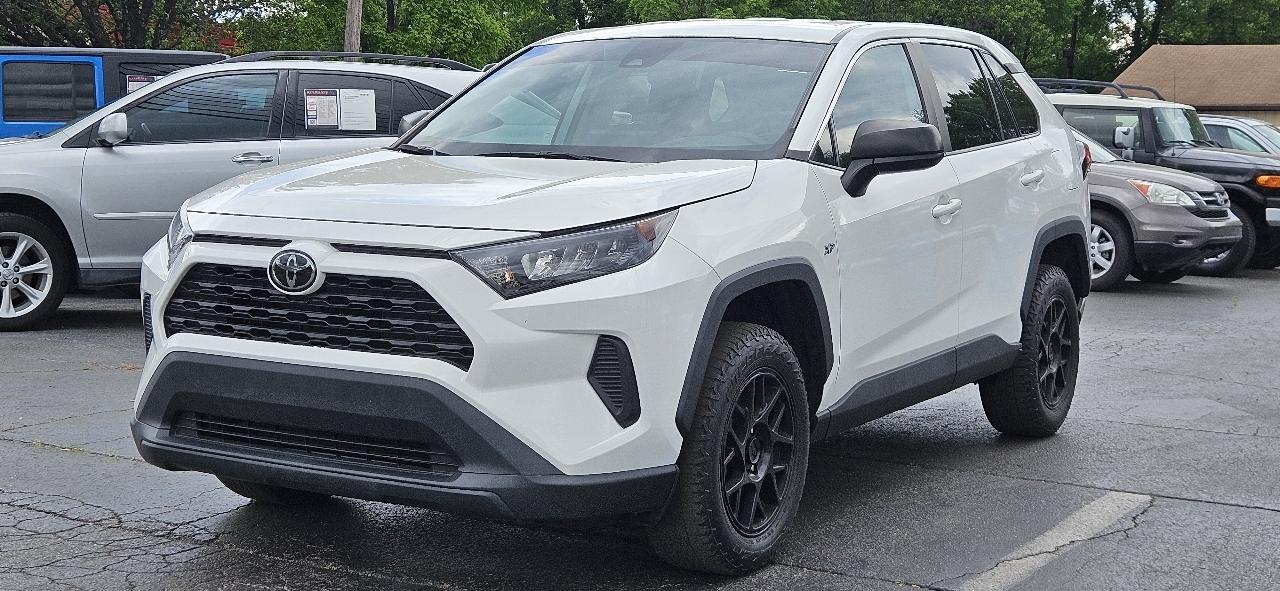 Toyota RAV4 LE FWD (Natl) 2022