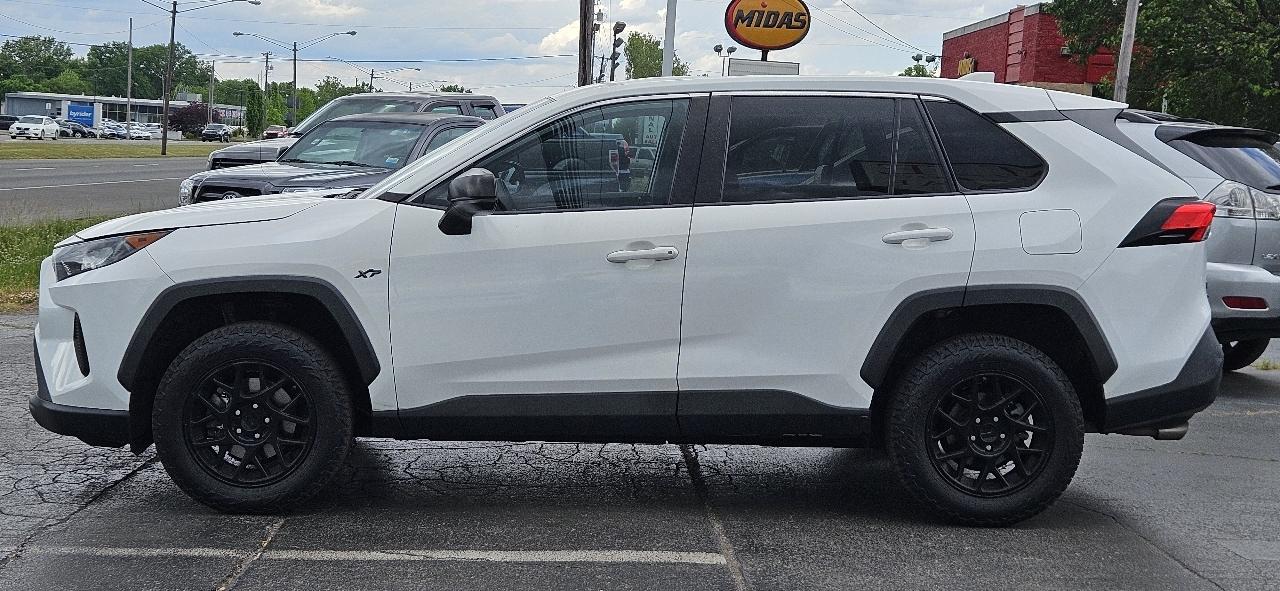 Toyota RAV4 LE FWD (Natl) 2022