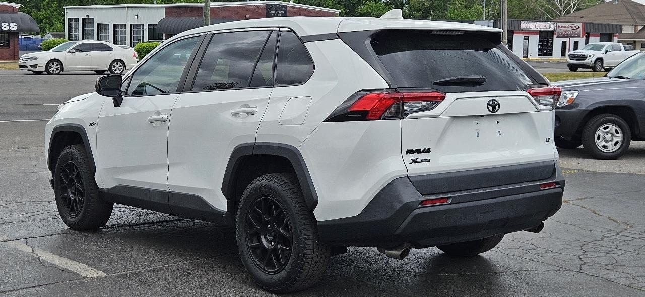 Toyota RAV4 LE FWD (Natl) 2022