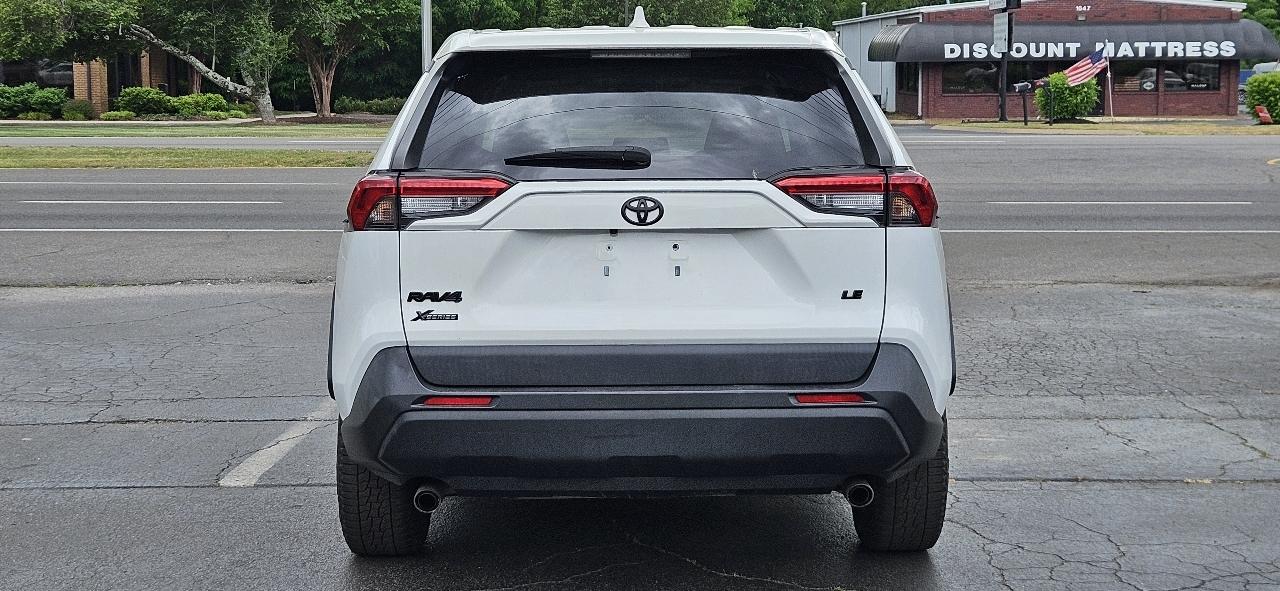 Toyota RAV4 LE FWD (Natl) 2022