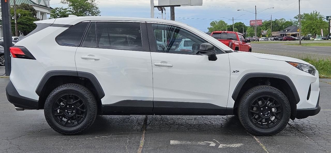 Toyota RAV4 LE FWD (Natl) 2022