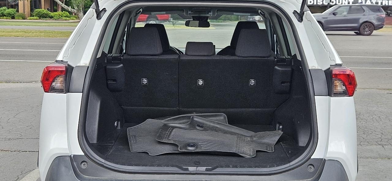 Toyota RAV4 LE FWD (Natl) 2022