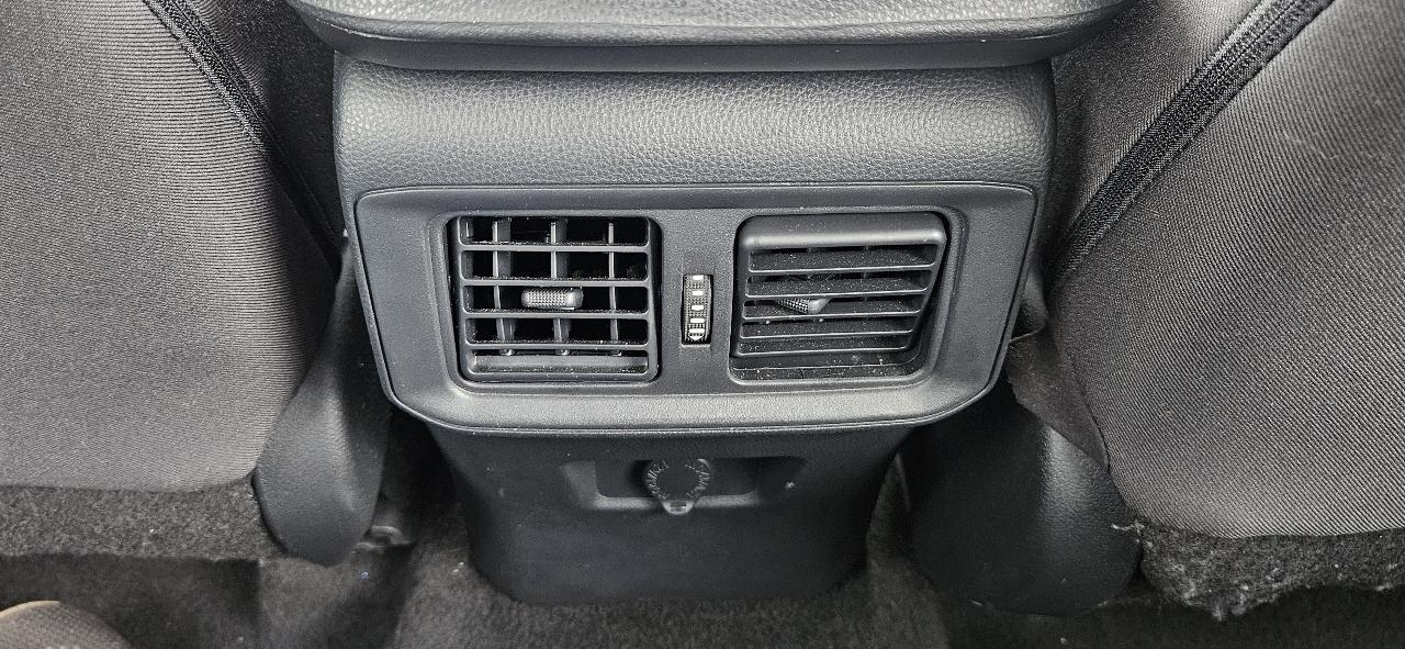 Toyota RAV4 LE FWD (Natl) 2022