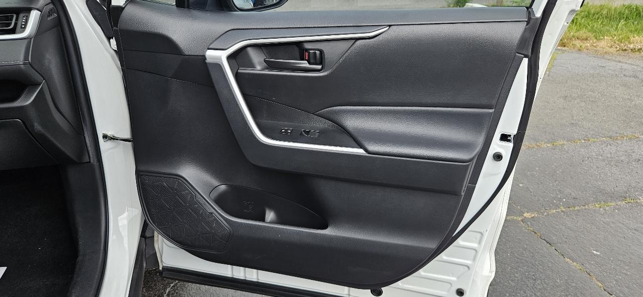 Toyota RAV4 LE FWD (Natl) 2022