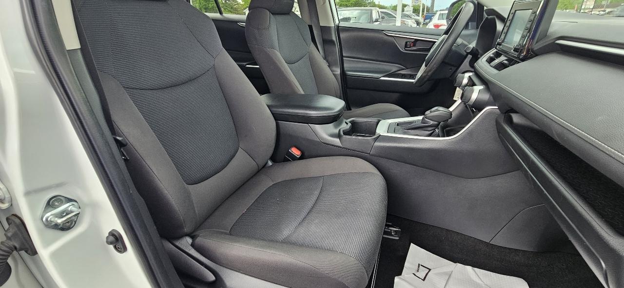 Toyota RAV4 LE FWD (Natl) 2022