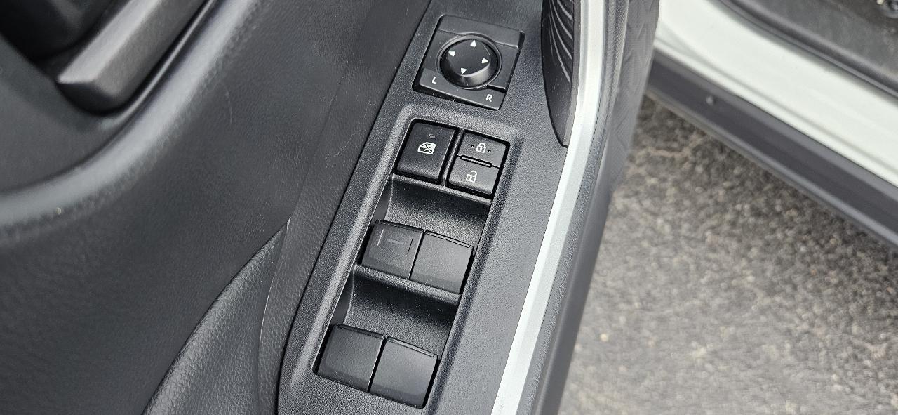 Toyota RAV4 LE FWD (Natl) 2022