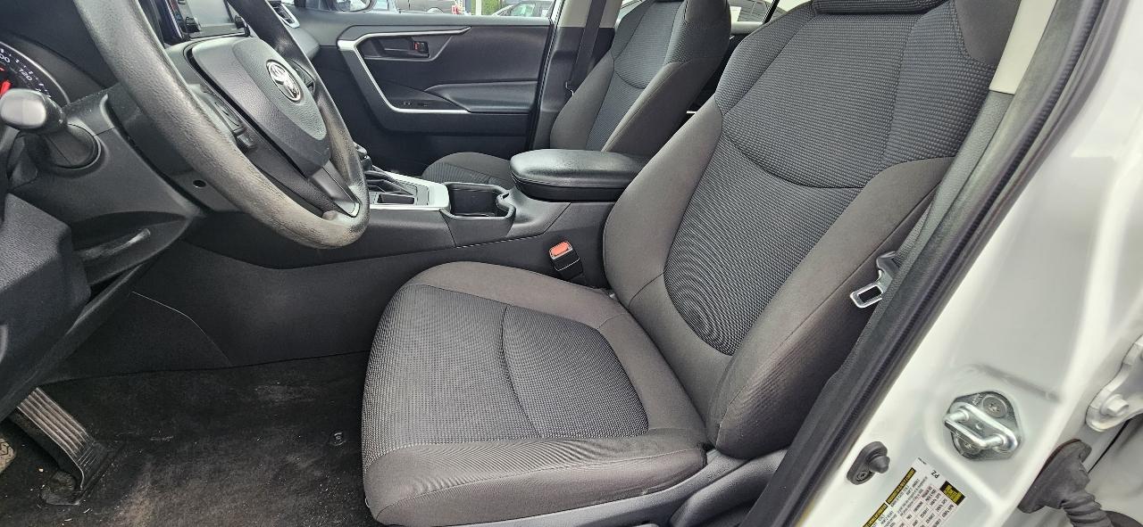 Toyota RAV4 LE FWD (Natl) 2022