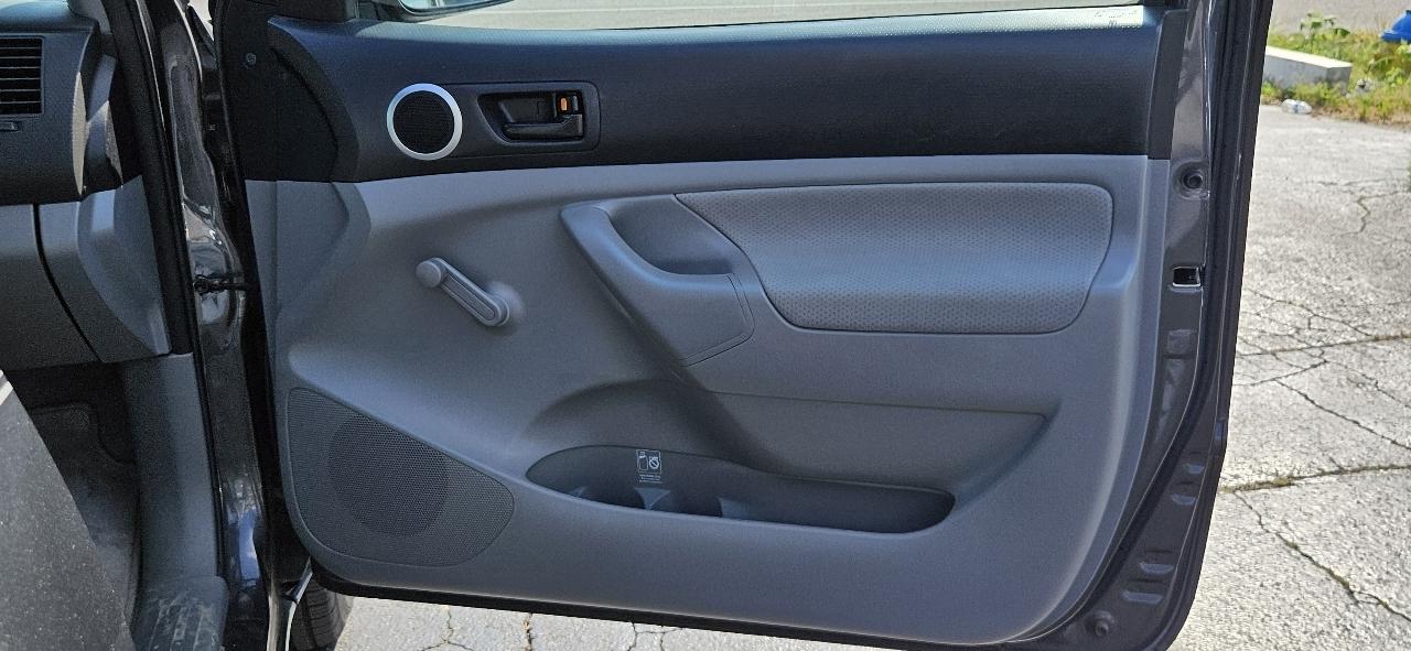 Toyota Tacoma 2WD Reg I4 MT (Natl) 2010