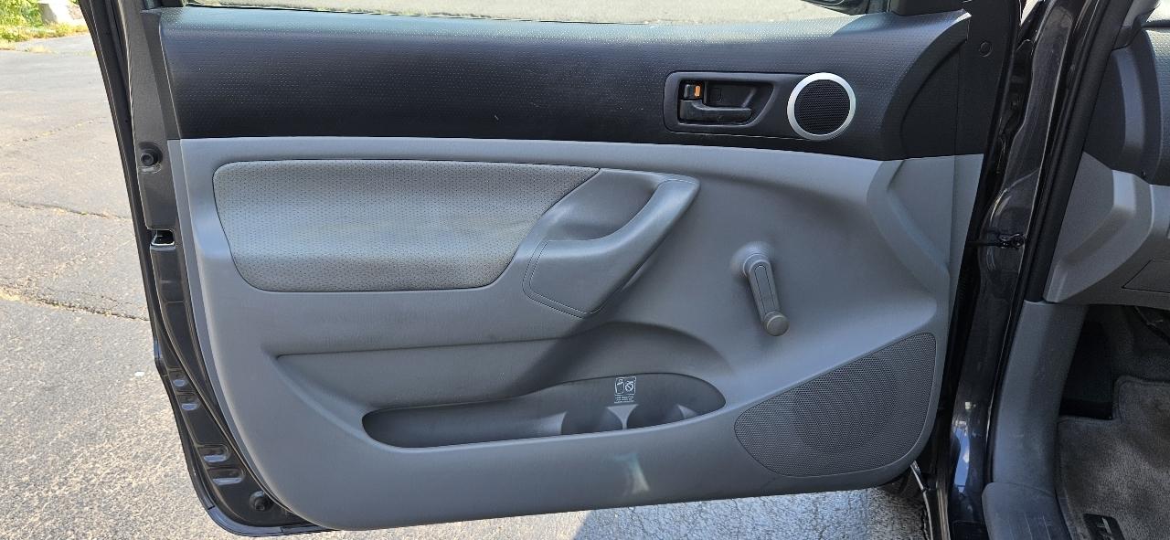 Toyota Tacoma 2WD Reg I4 MT (Natl) 2010