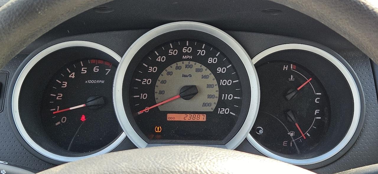 Toyota Tacoma 2WD Reg I4 MT (Natl) 2010