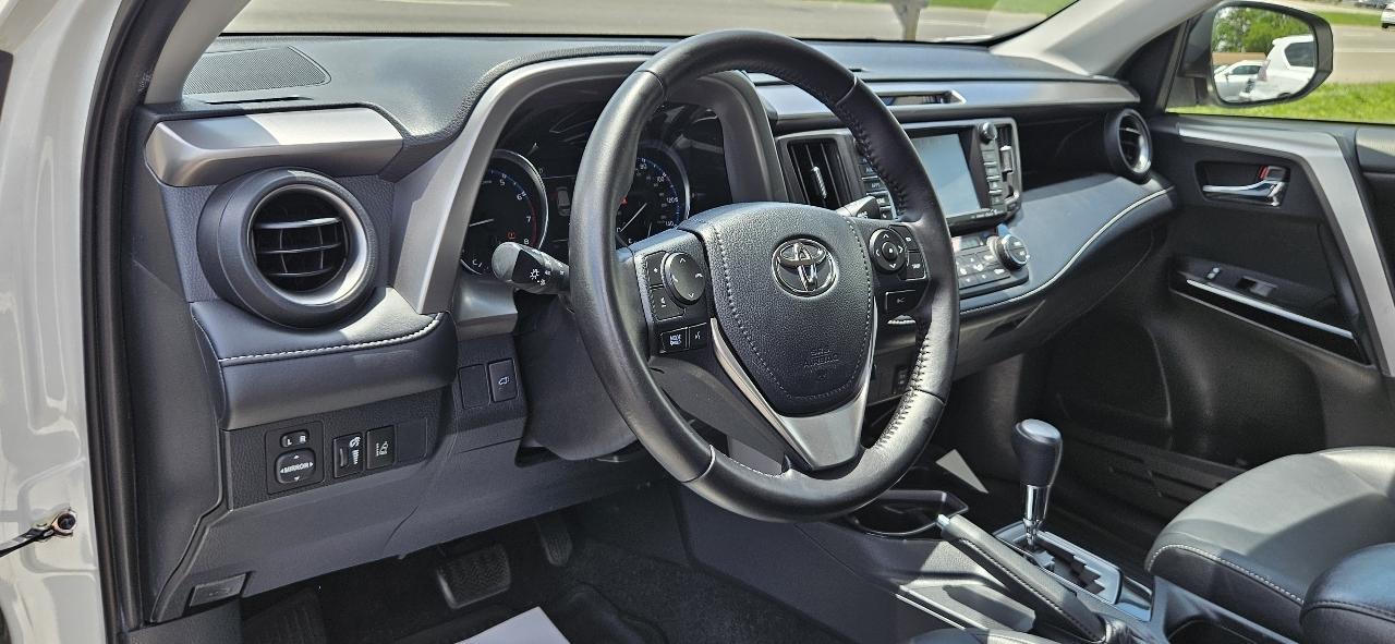 Toyota RAV4 Limited FWD (Natl) 2017