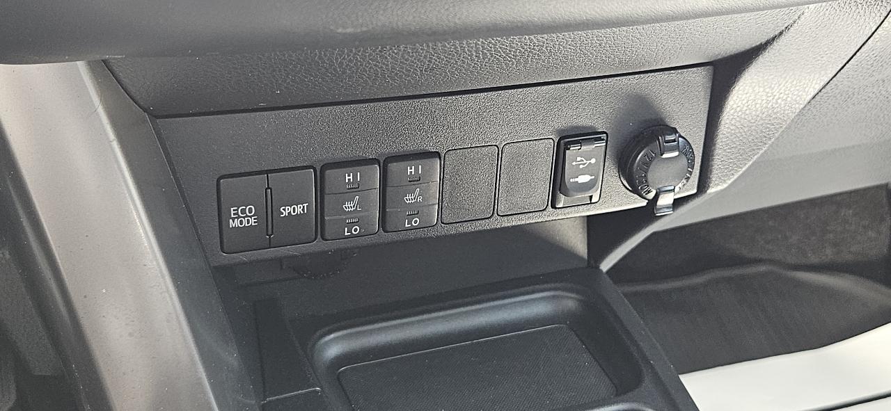 Toyota RAV4 Limited FWD (Natl) 2017