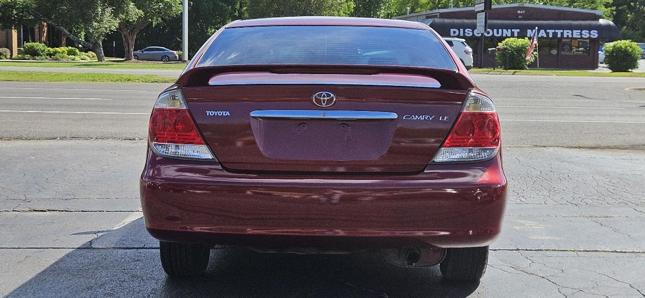 Toyota Camry 4dr Sdn LE Auto (Natl) 2005