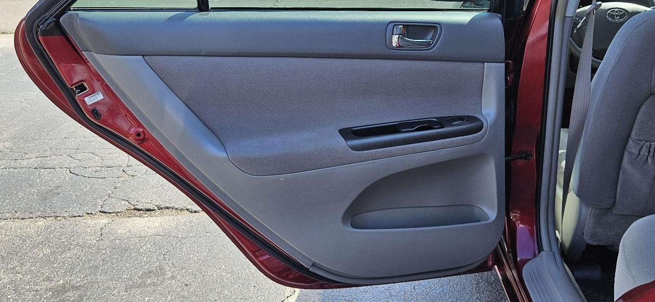 Toyota Camry 4dr Sdn LE Auto (Natl) 2005