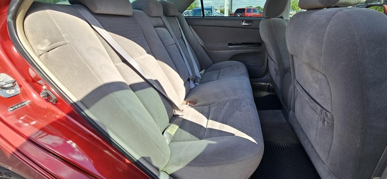 Toyota Camry 4dr Sdn LE Auto (Natl) 2005