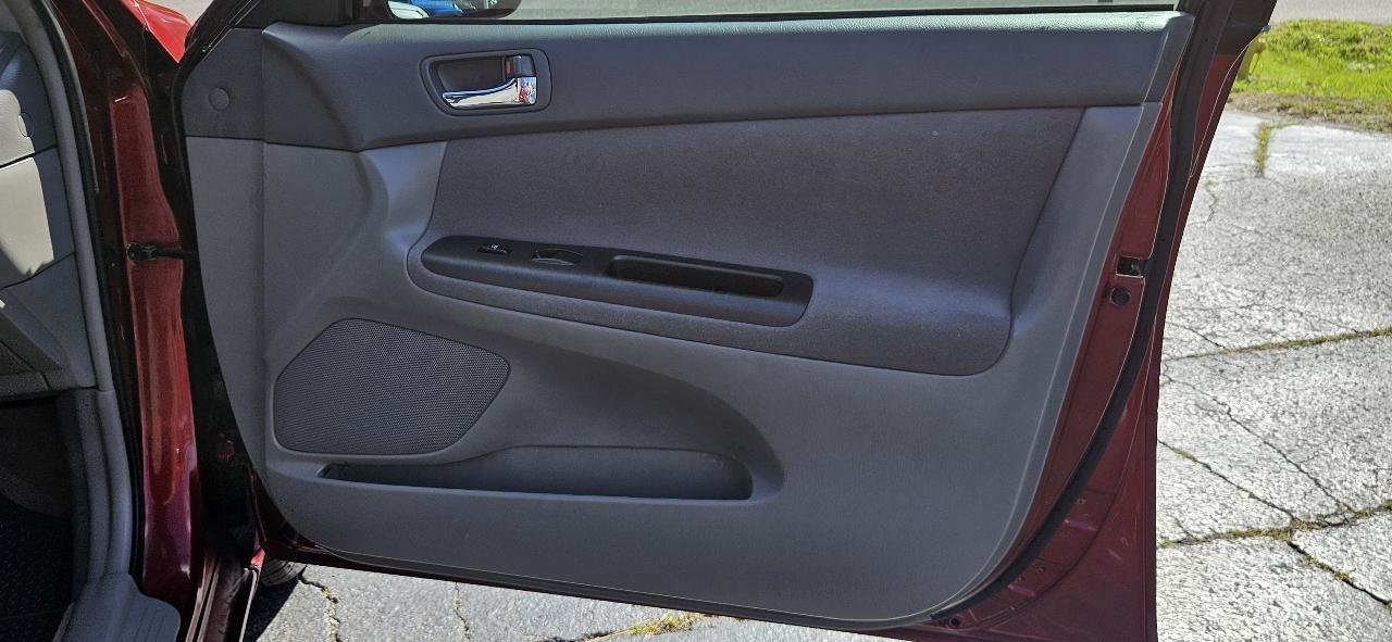 Toyota Camry 4dr Sdn LE Auto (Natl) 2005