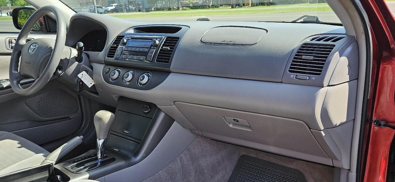 Toyota Camry 4dr Sdn LE Auto (Natl) 2005