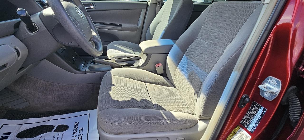 Toyota Camry 4dr Sdn LE Auto (Natl) 2005