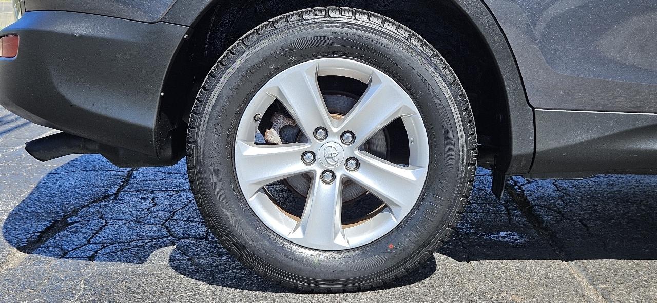 Toyota RAV4 AWD 4dr XLE (Natl) 2013