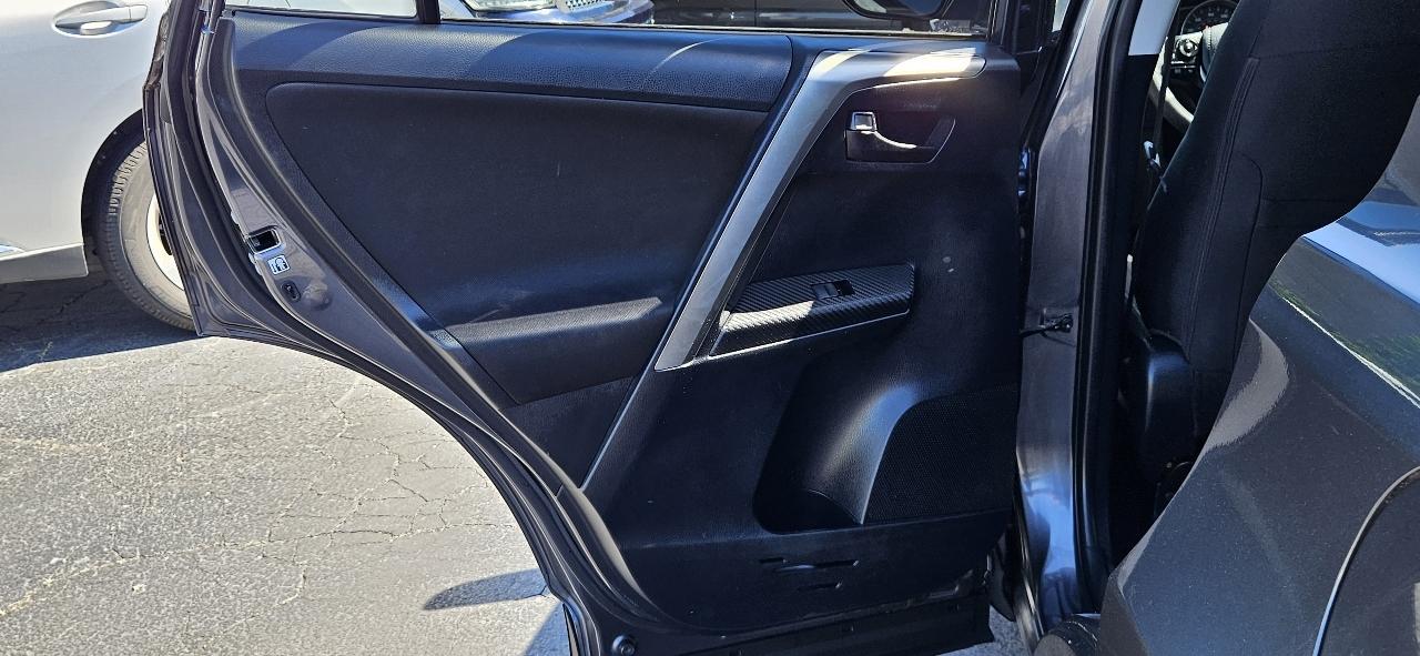 Toyota RAV4 AWD 4dr XLE (Natl) 2013