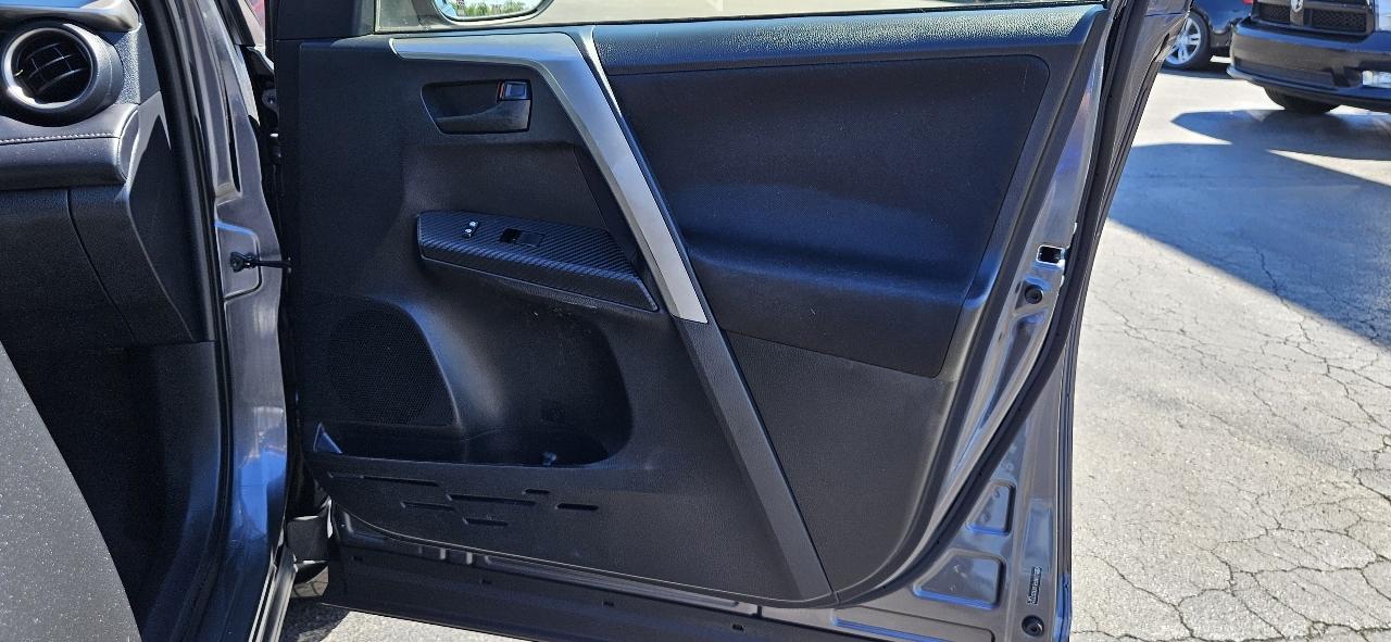 Toyota RAV4 AWD 4dr XLE (Natl) 2013